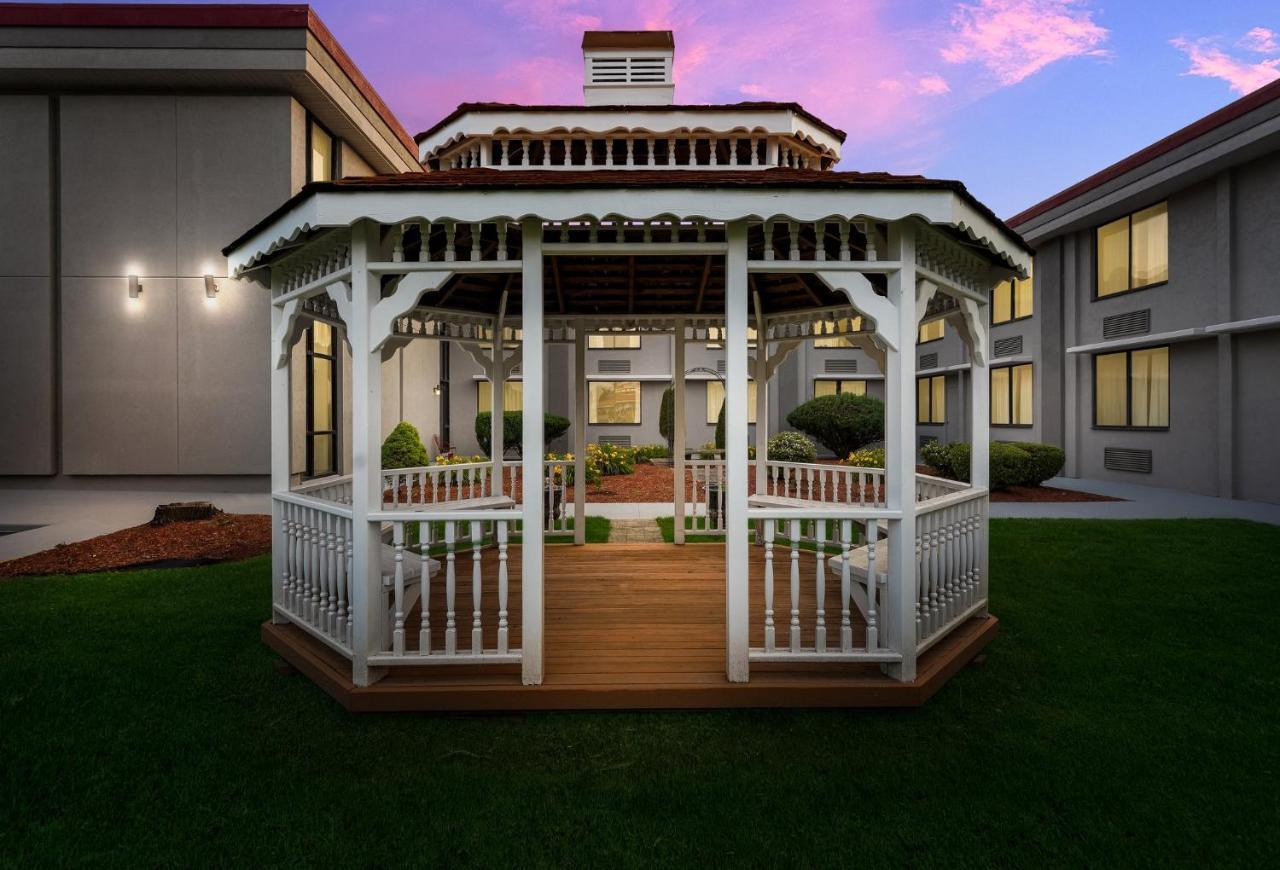 Hometowne Studios By Red Roof Painted Post Extérieur photo