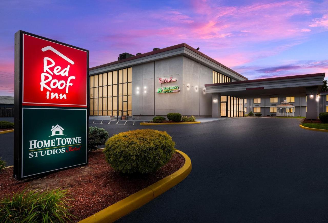 Hometowne Studios By Red Roof Painted Post Extérieur photo